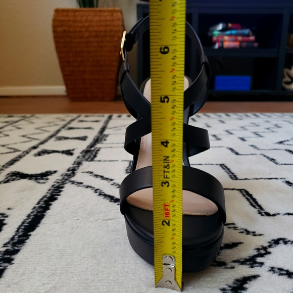 ALDO- Strappy Platform Sandals- NIB (Never Worn!) - Picture 6 of 7